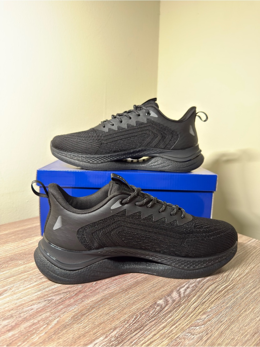 Men's Black Lightweight Knit Athletic Sneakers